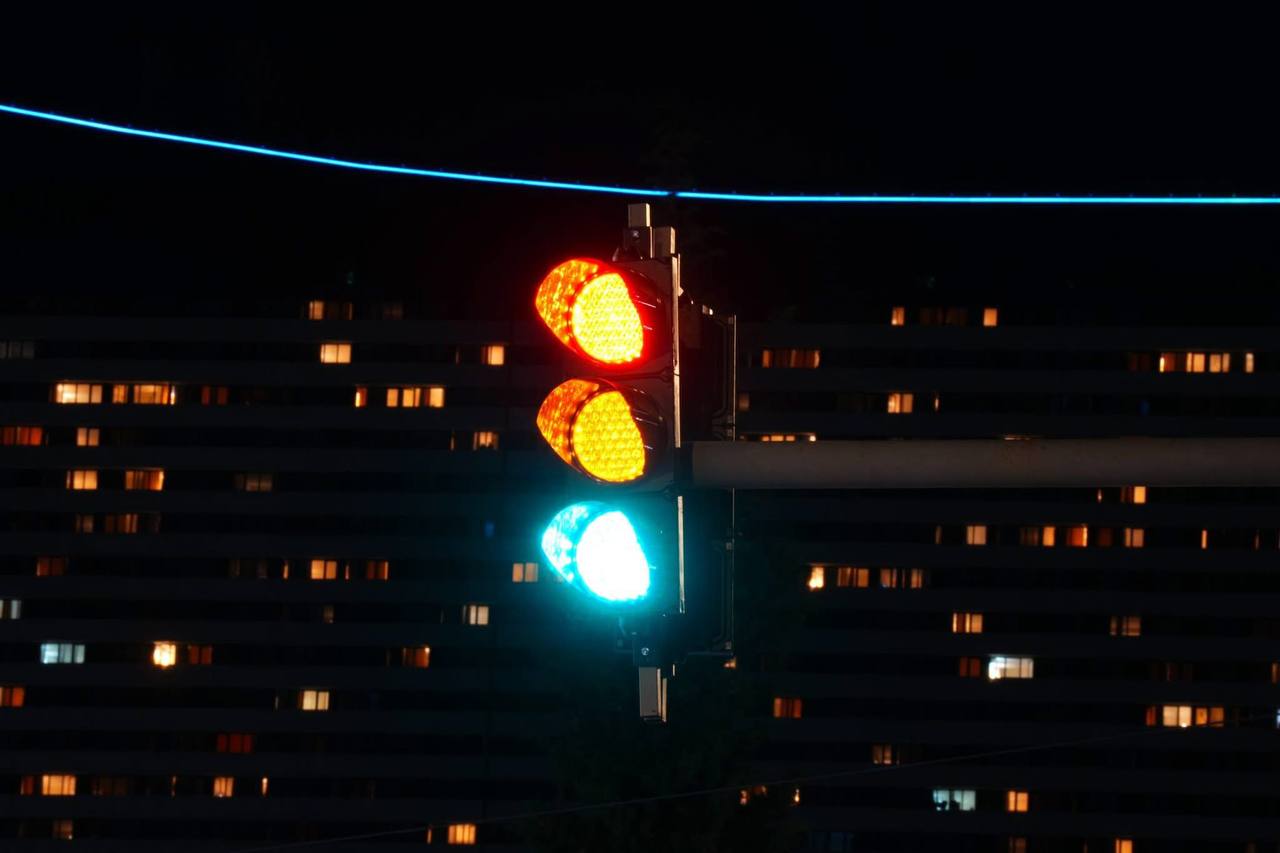 🚦 На пересечении улиц Инасаридзе и Кобаладзе в Батуми установили светофоры.