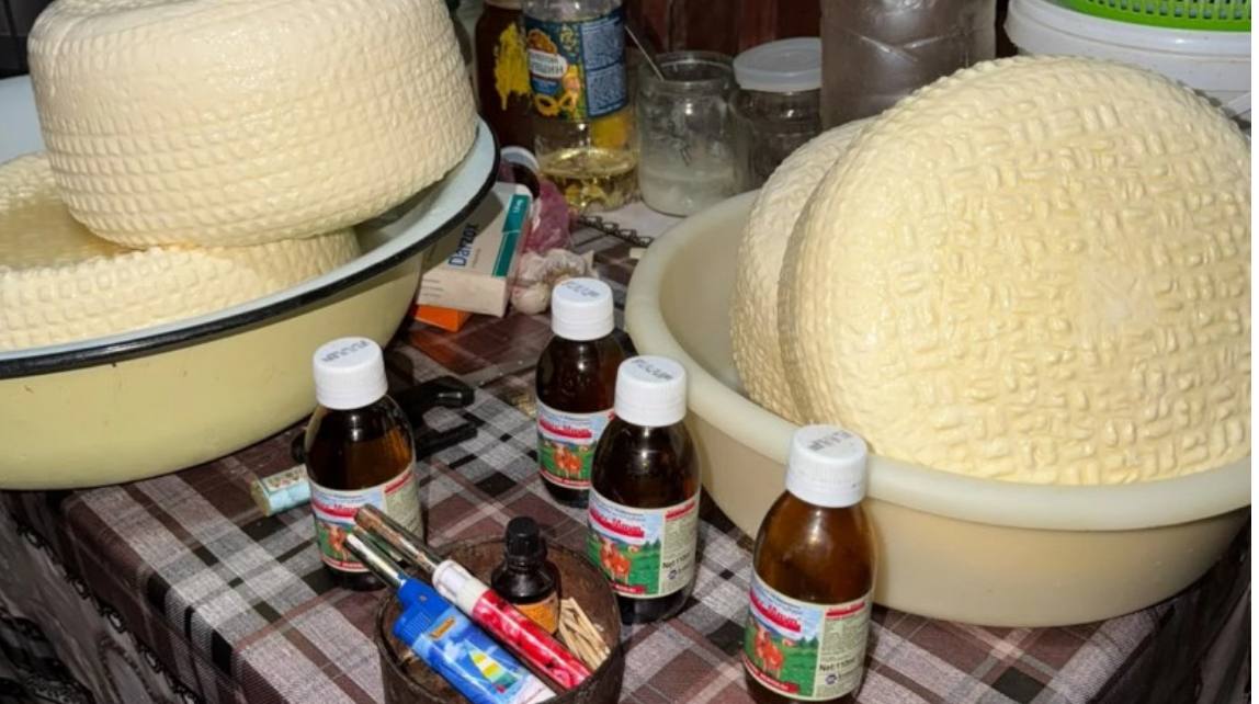 Просроченное мясо, нарушения гигиены и нелегальное производство сыра: проверки прошли в нескольких регионах